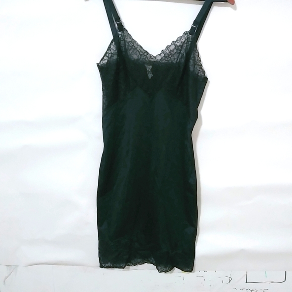 Movie Star 38 Avg Vintage Nylon Lace Top Full Slip in Black - Picture 1 of 9